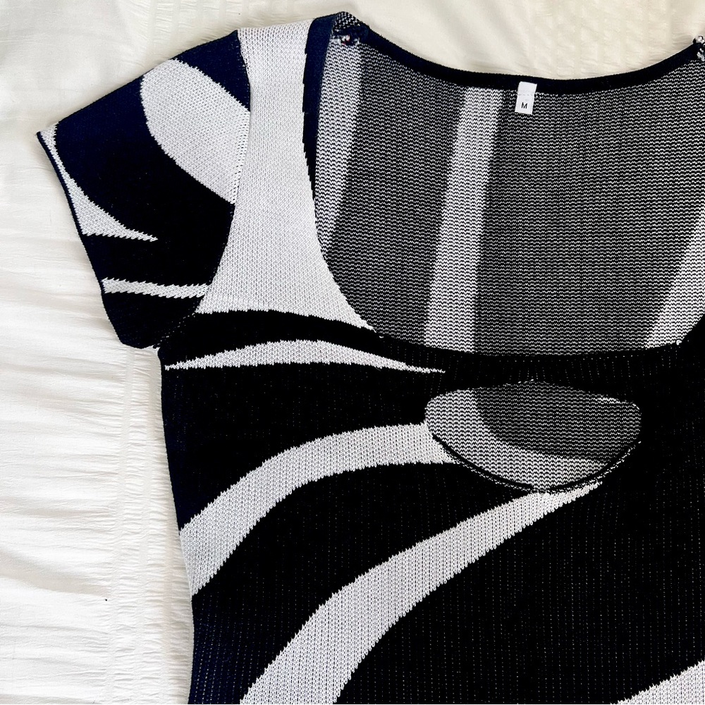 “NothingButStyle” Wavy Knitted Cut Out Playsuit Black and White Size Medium - Picture 3 of 5